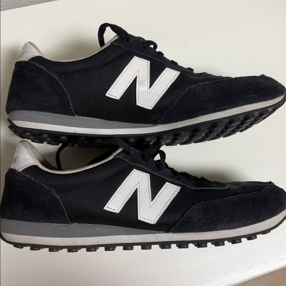 New Balance 410 Retro Black and White Light Weight Sneakers EUC - Picture 11 of 16